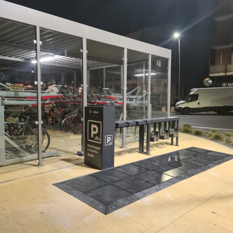 Attiva la stazione di ricarica per bici e monopattini elettrici gratuita in piazza Marconi